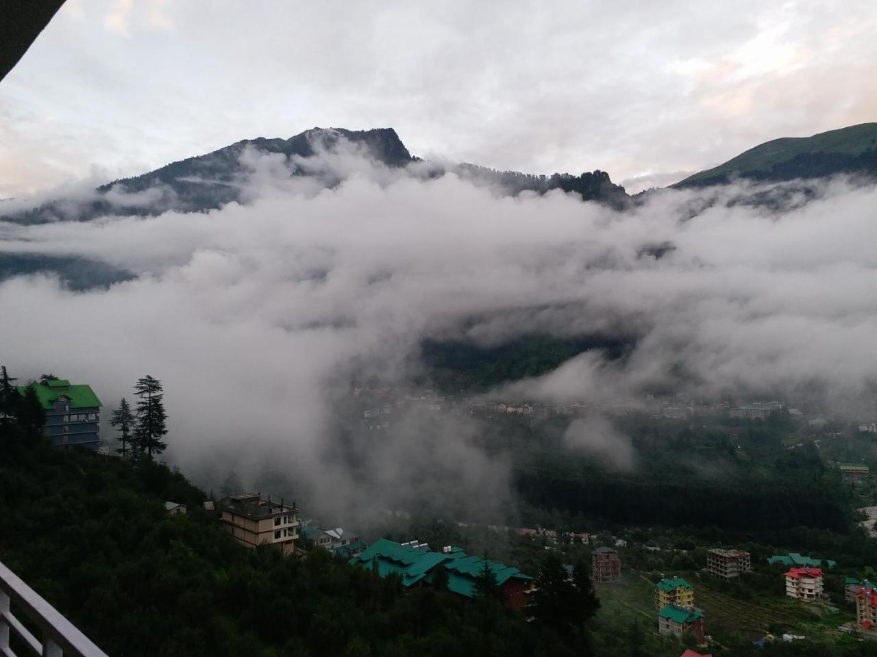 Hotel Seven Hills Manali Exteriér fotografie